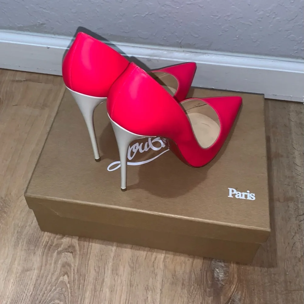 Christian Louboutin So Kate Heels - Picture 9 of 11